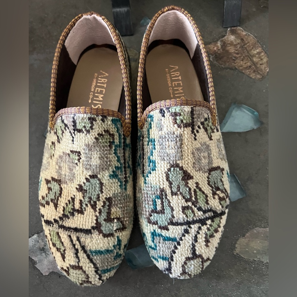 FLASH SALE! Artemis Design Co. Tapestry Loafers Size 40 EUC